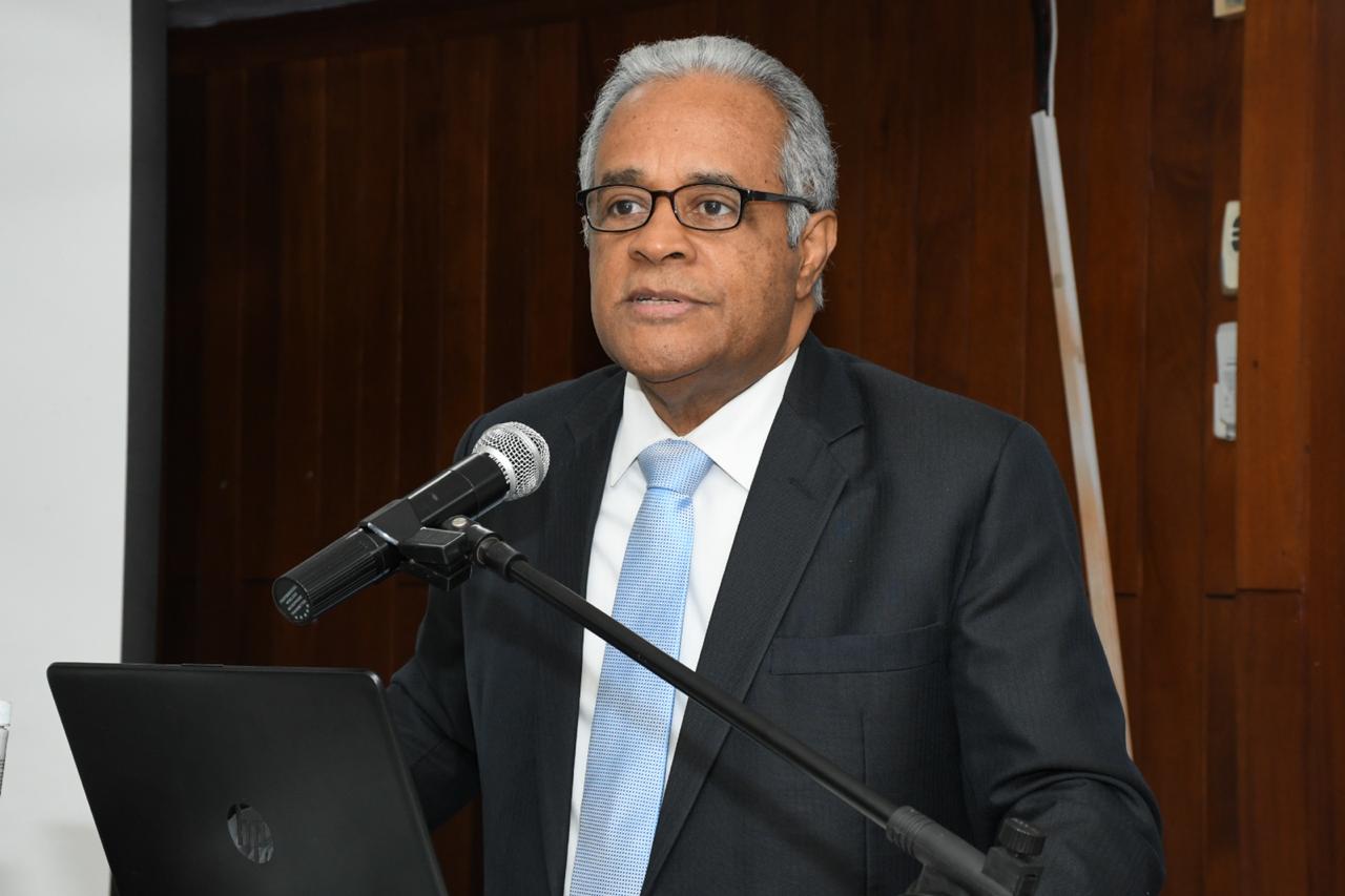 Exministro de Salud dice RD debe exigir pruebas PCR para los que entran al país