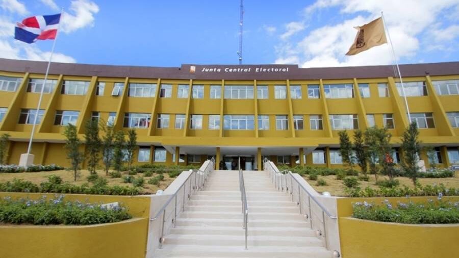 JCE prestará equipos al PLD para ser usados en las votaciones fijadas para el 09 de mayo; aclara no incluye programas informáticos