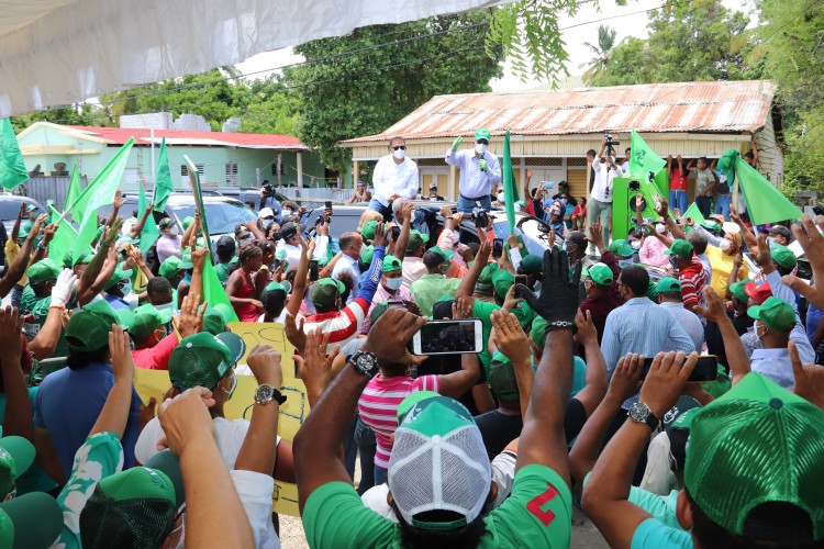 Juramenta en la FP exdirigentes peledeistas y de otras organizaciones.