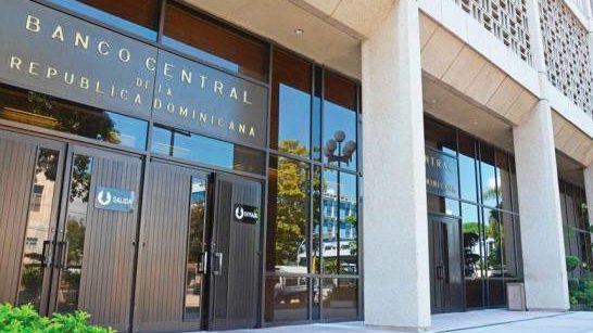 Tasa del dólar sigue bajando y se estabiliza sobre los RD$60