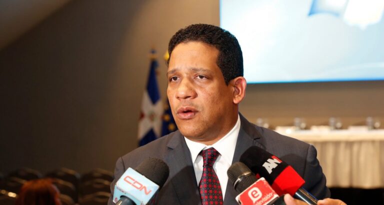 Designación de Carlos Pimentel como Director de Alianzas Público-Privadas y Contrataciones Públicas Genera Controversia