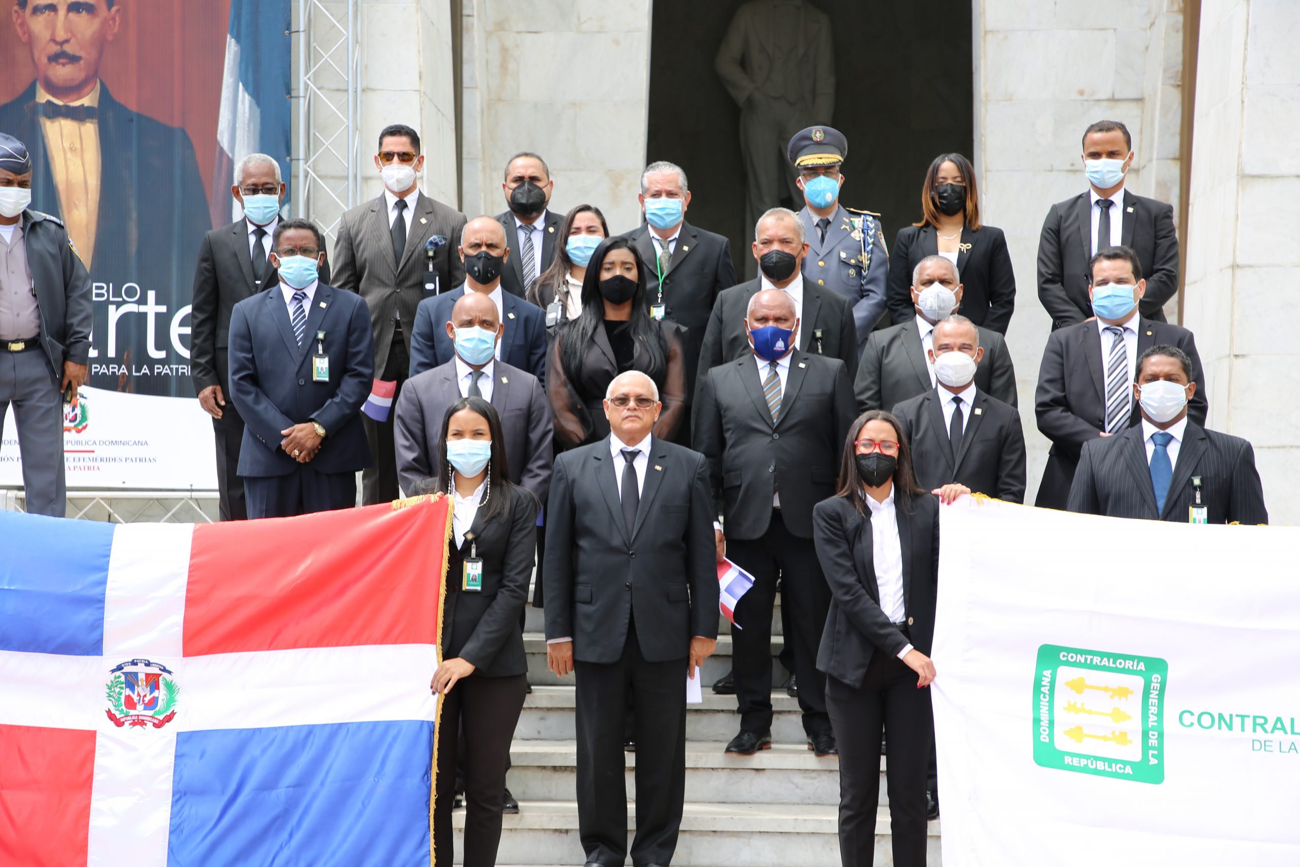 Contralor general promete trabajar sin descanso para proteger los bienes de las instituciones públicas y honrar memoria de los padres de la Patria