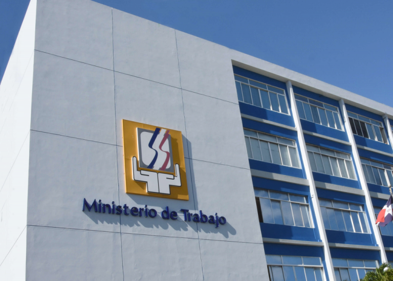 Ministerio de Trabajo dice 464,412 personas que estuvieron suspendidas ya han retornado a sus trabajos.