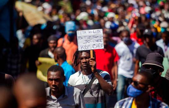 Cientos de haitianos marchan por la liberación de los policías encarcelados La manifestación fue pacífica y no se registraron enfrentamientos con la Policía
