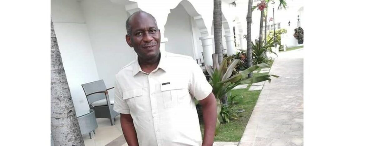 HAITÍ.- Matan a un médico haitiano el cual se resistía a ser secuestrado, mientras los agresores lograron llevarse a otro hombre que lo acompañaba en Puerto Príncipe de Haití. Se trata del doctor Esrnt Paddy, quien fue ultimado frente a un laboratorio. Por el hecho la población haitiana se lanzó a las calles en repudio a esta ola de violencia y exigiendo el respeto a su constitución. Piden que el presidente Jovenel Moïse salga del poder y el rechazan a la representación especial de la Organización de las Naciones Unidas (ONU) en el vecino país.