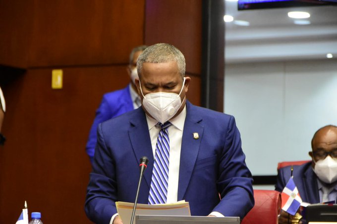 Héctor Acosta pide excusas a iglesias por decirles que se enfoquen en predicar la palabra y no en las 3 causales