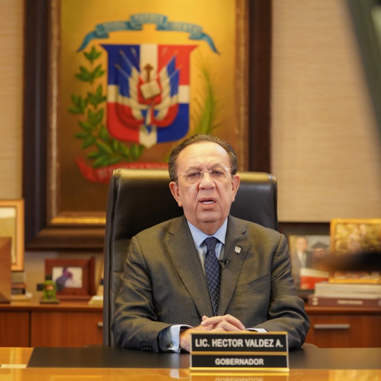 Gobernador Valdez Albizu anuncia la Estrategia Nacional de Inclusión Financiera (ENIF)