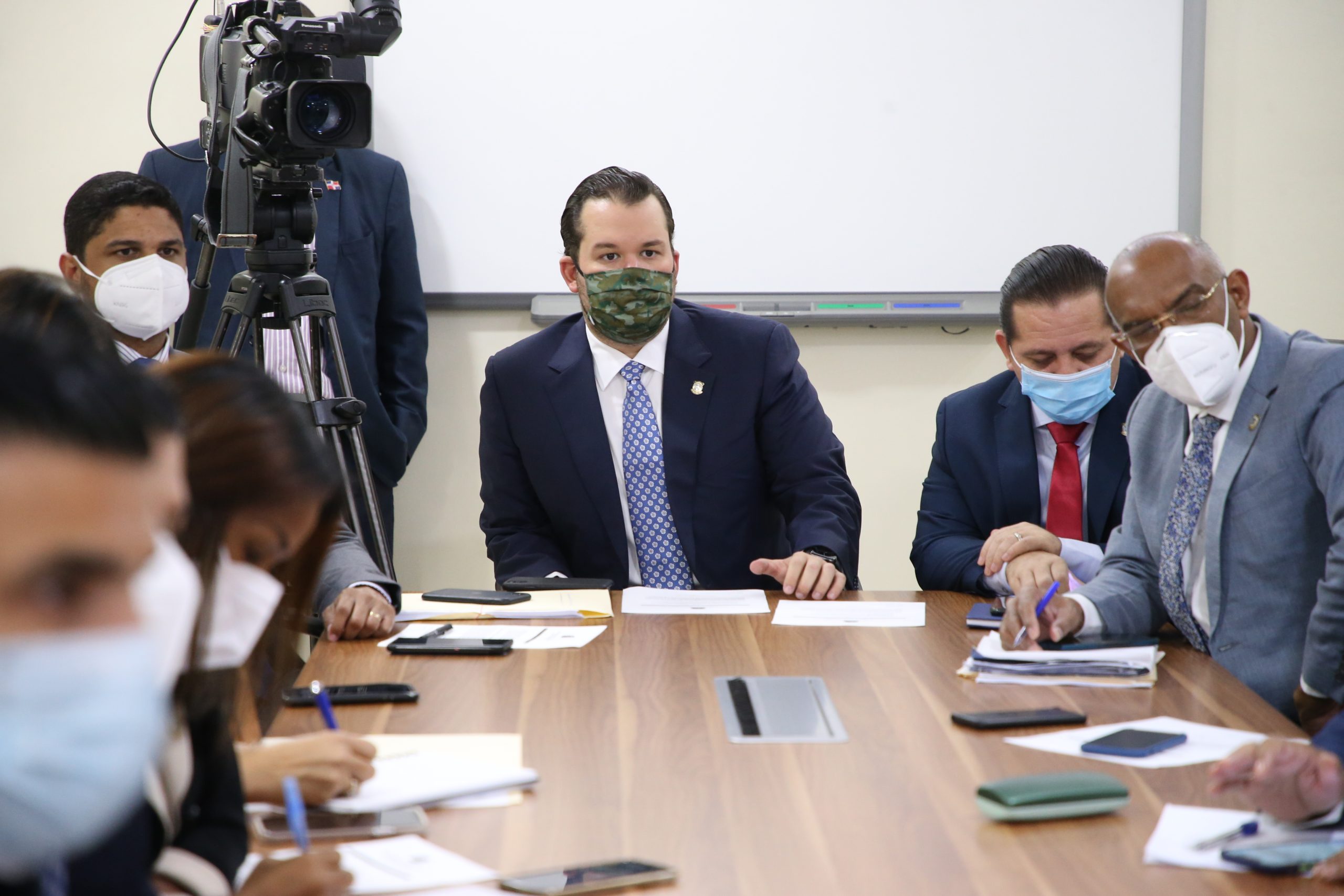 Comisión de Energía de la Cámara de Diputados trata tema del impacto que tendría la explotación de hidrocarburos en RD