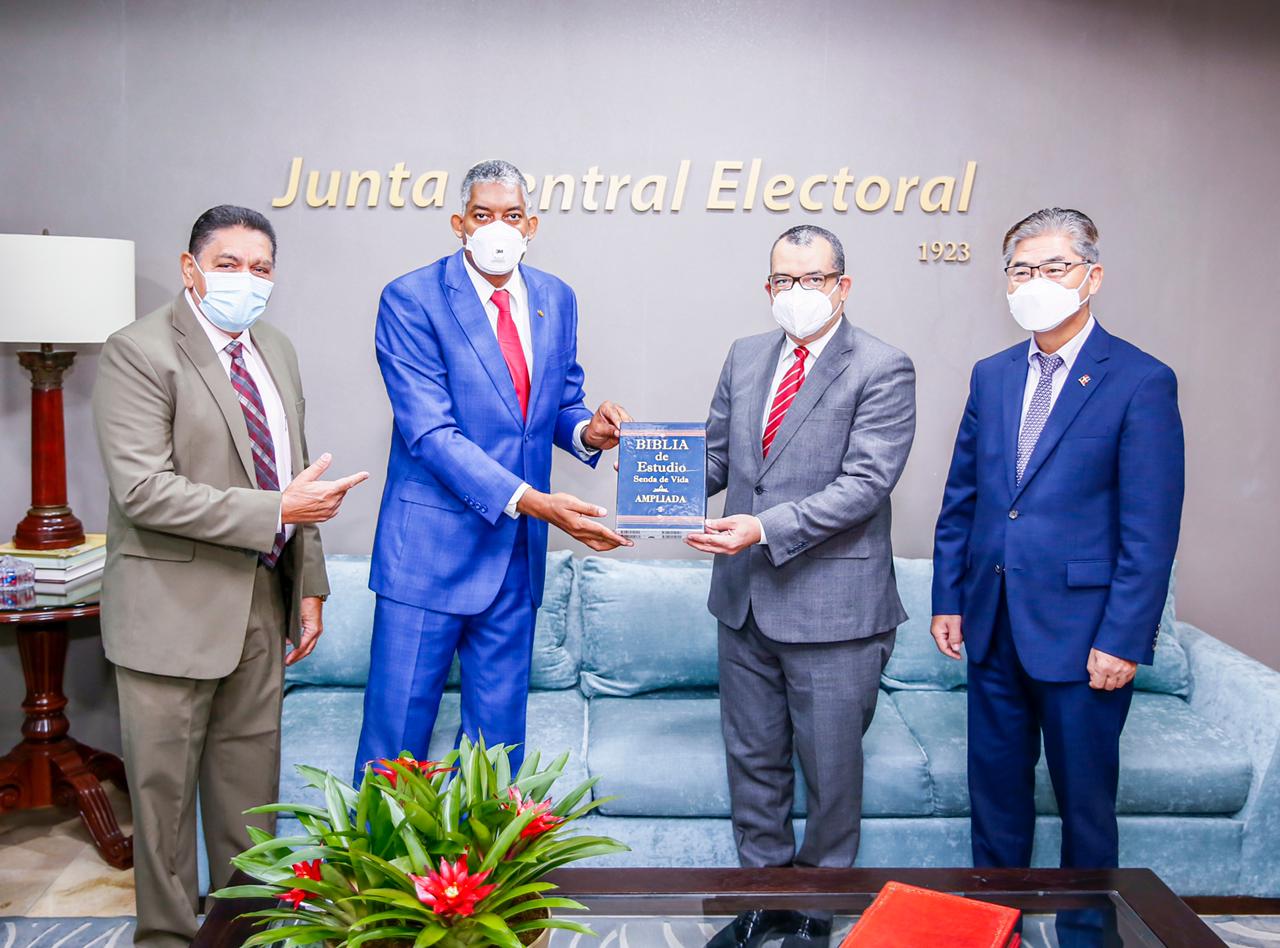 Mientras se espera que Omega se entregue en Palacio PN, chofer agredido formaliza querella en Fiscalía DN