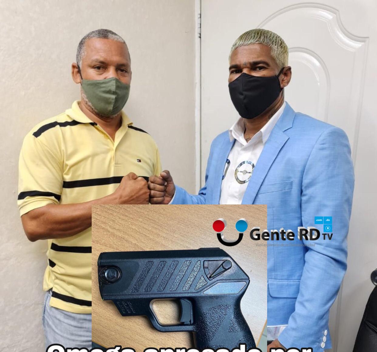 Fiscalía DN obtiene medidas de coerción contra Omega por exhibir arma de fuego en la vía pública