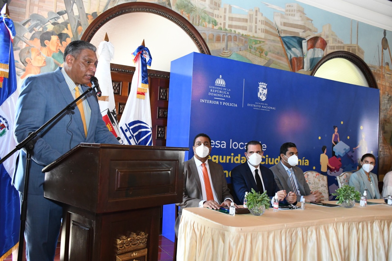 Ministro de Interior afirma llegó el momento de enfrentar con gallardía la proliferación de armas ilegales en las calles del país