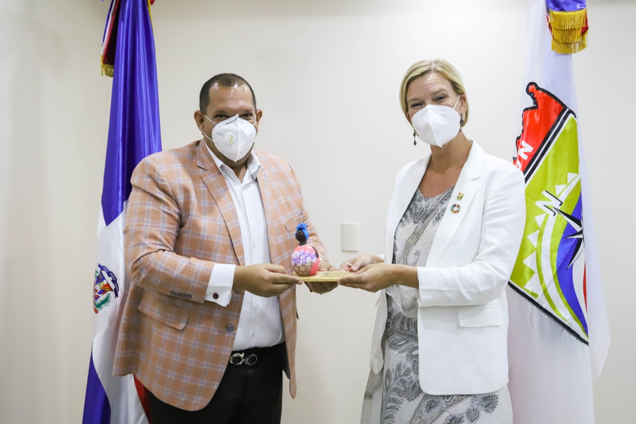 Alcaldía de SDN y PNUD examinan políticas públicas a favor de los ciudadanos