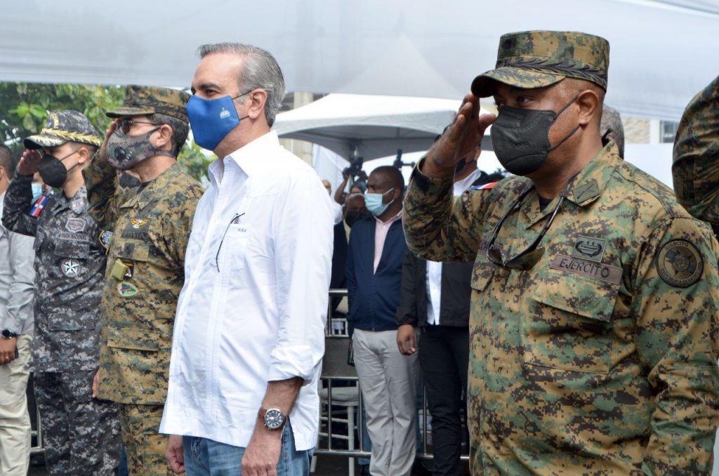 Decretos: Abinader retira varios generales y asciende a otros