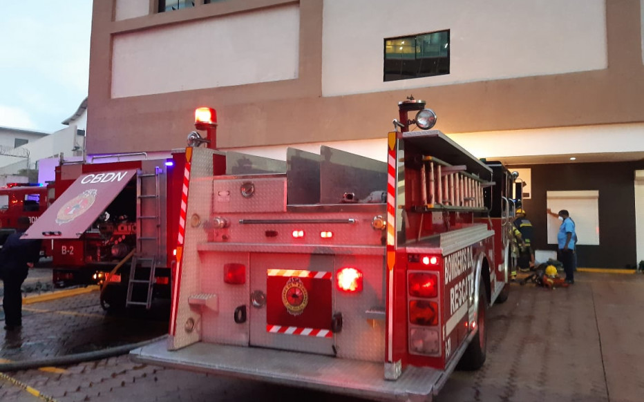 Incendio afectó la tarde de hoy el canal 26 en Plaza Naco