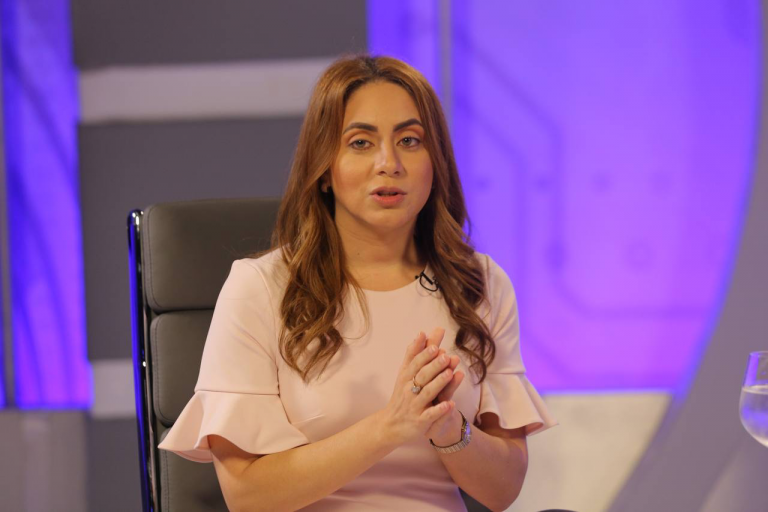 Gloria Reyes destaca avances en la entrega de bonos navideños del Programa Supérate