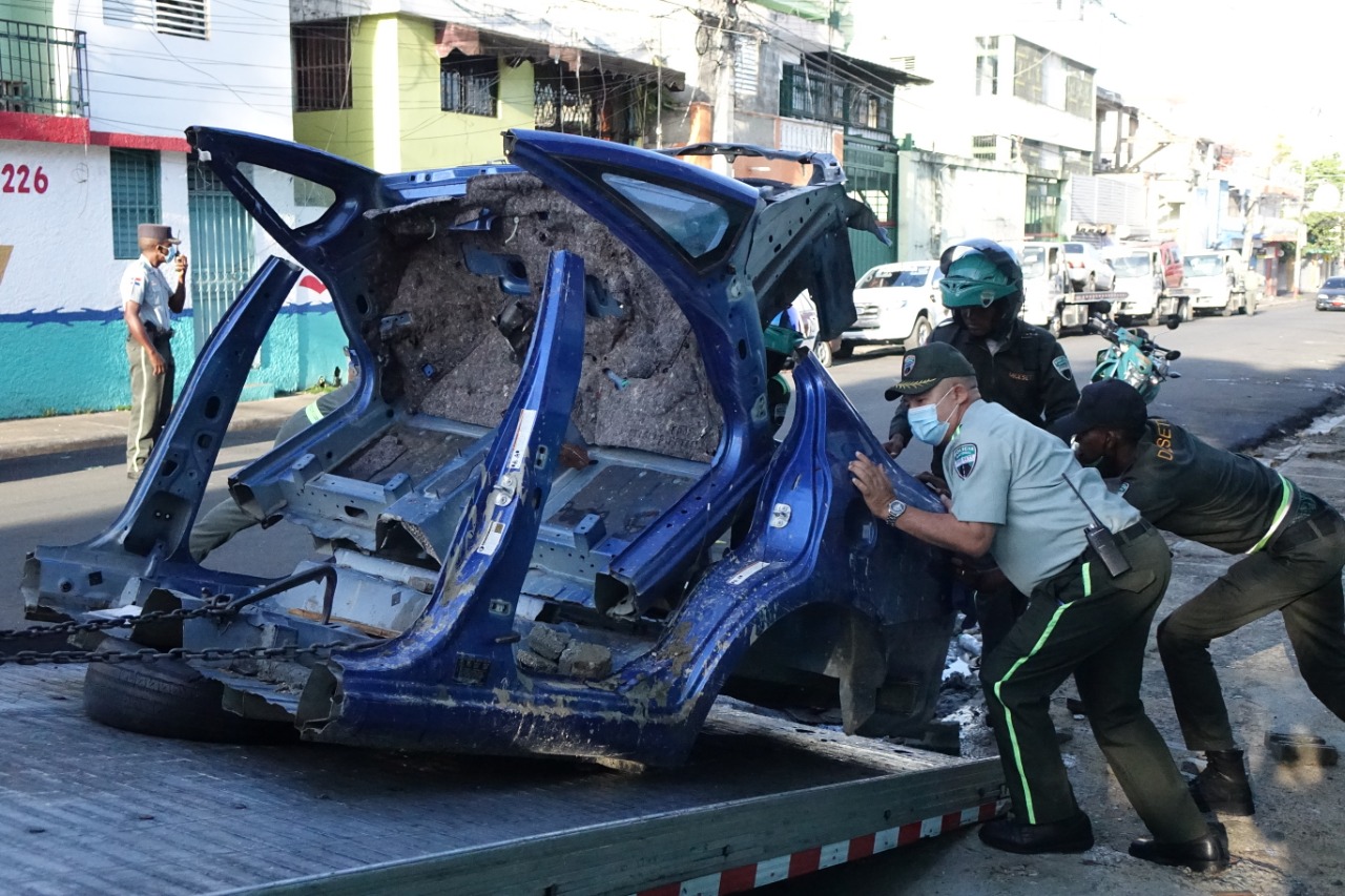 DIGESETT realiza un amplio operativo de retiro de chatarras de las vías públicas