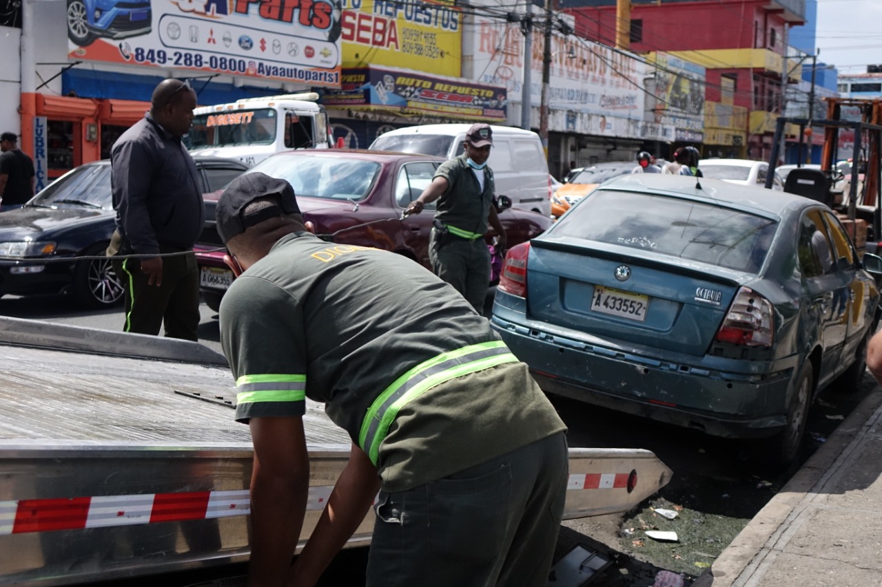 DIGESETT continúa con jornada de retiro de chatarras, esta vez en el municipio Santo Domingo Este
