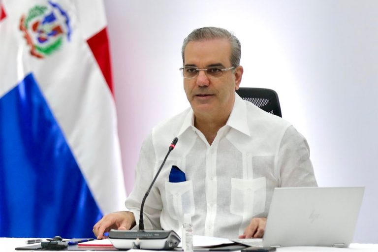 Abinader: "No vamos a obligar a nadie a vacunarse"