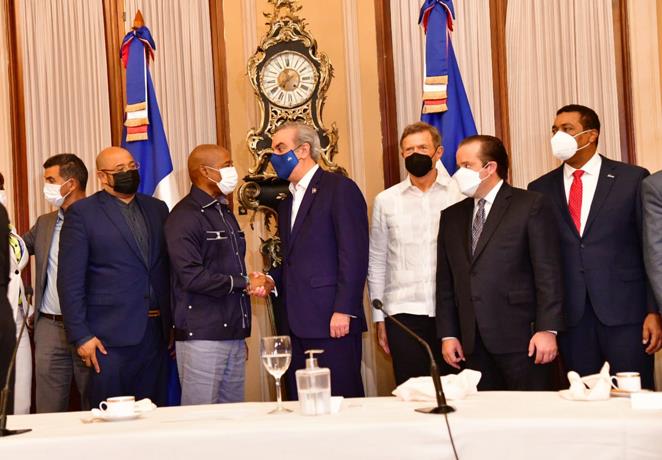 Abinader trata con alcalde electo de Nueva York sobre comercio y entrenamiento a policías
