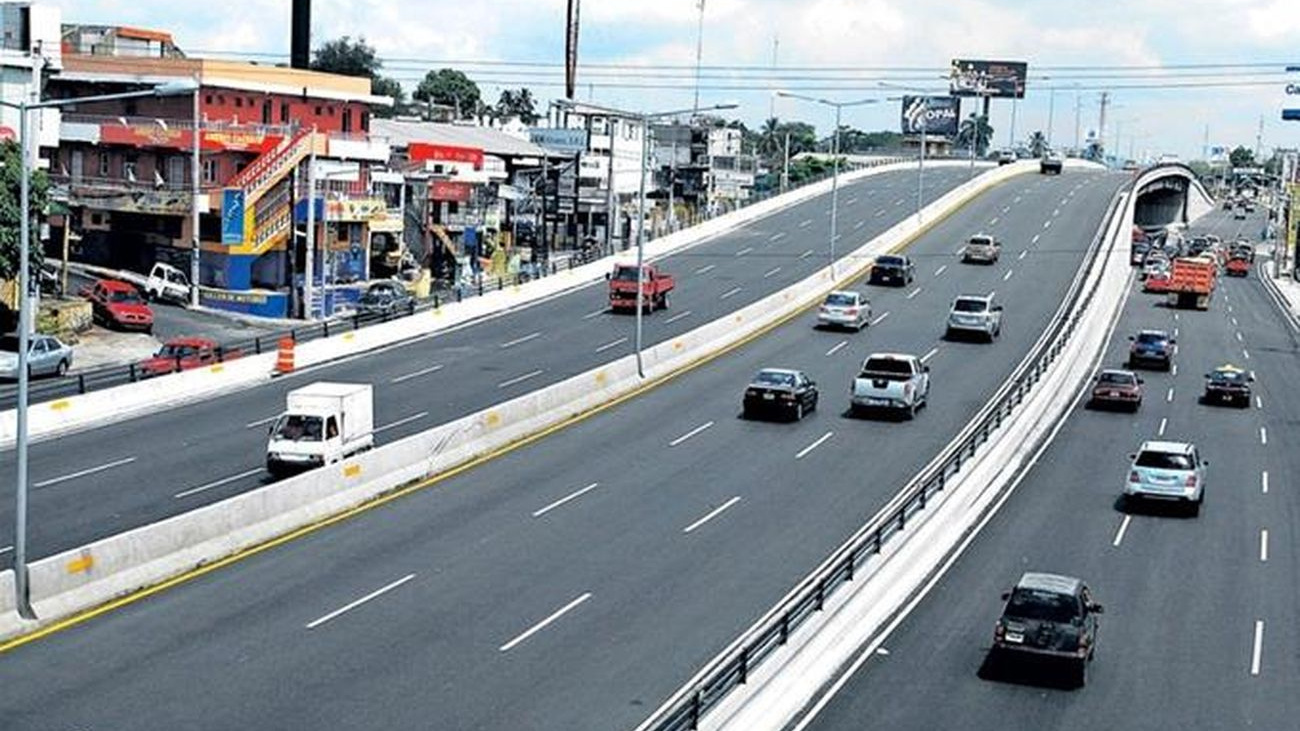 Habilitación de 14 carriles en el kilómetro 9 de la autopista Duarte mejora la fluidez del tránsito tras las primeras horas de caos
