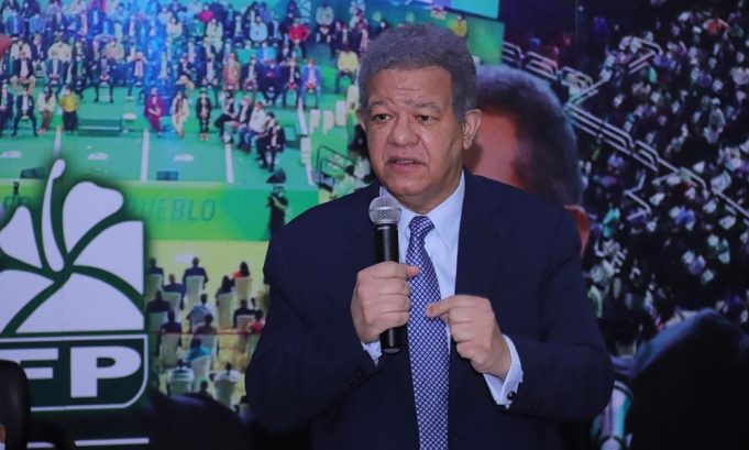 Leonel asegura que Banco Central manipula a la opinión pública