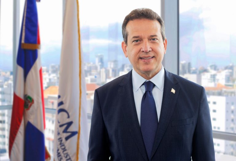 Gobierno podría mantener subsidios a combustibles para mitigar la inflación, afirma Ito Bisonó