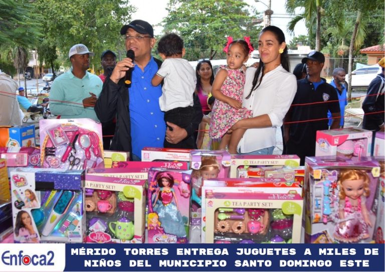 Mérido Torres entrega juguetes a miles de niños del Municipio Santo Domingo Este