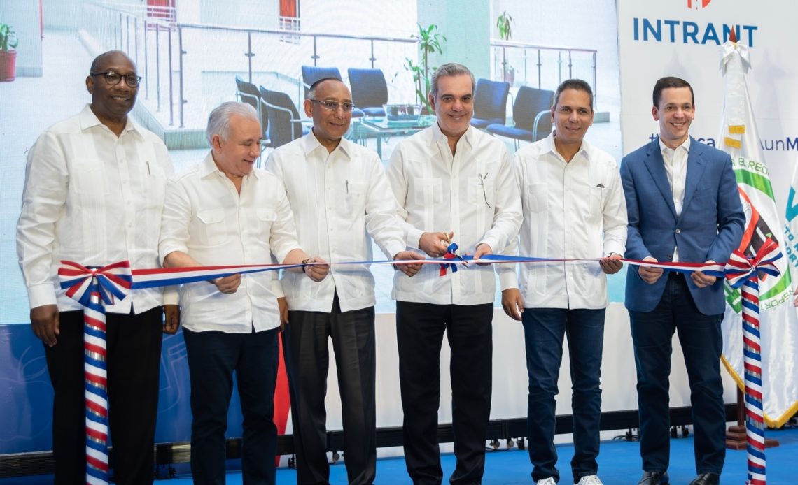 Abinader inaugura Centro de Formación Mamá Tingó en SDN