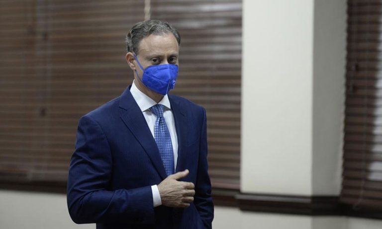 Jean Alain continuará proceso judicial en su contra fuera de la cárcel.