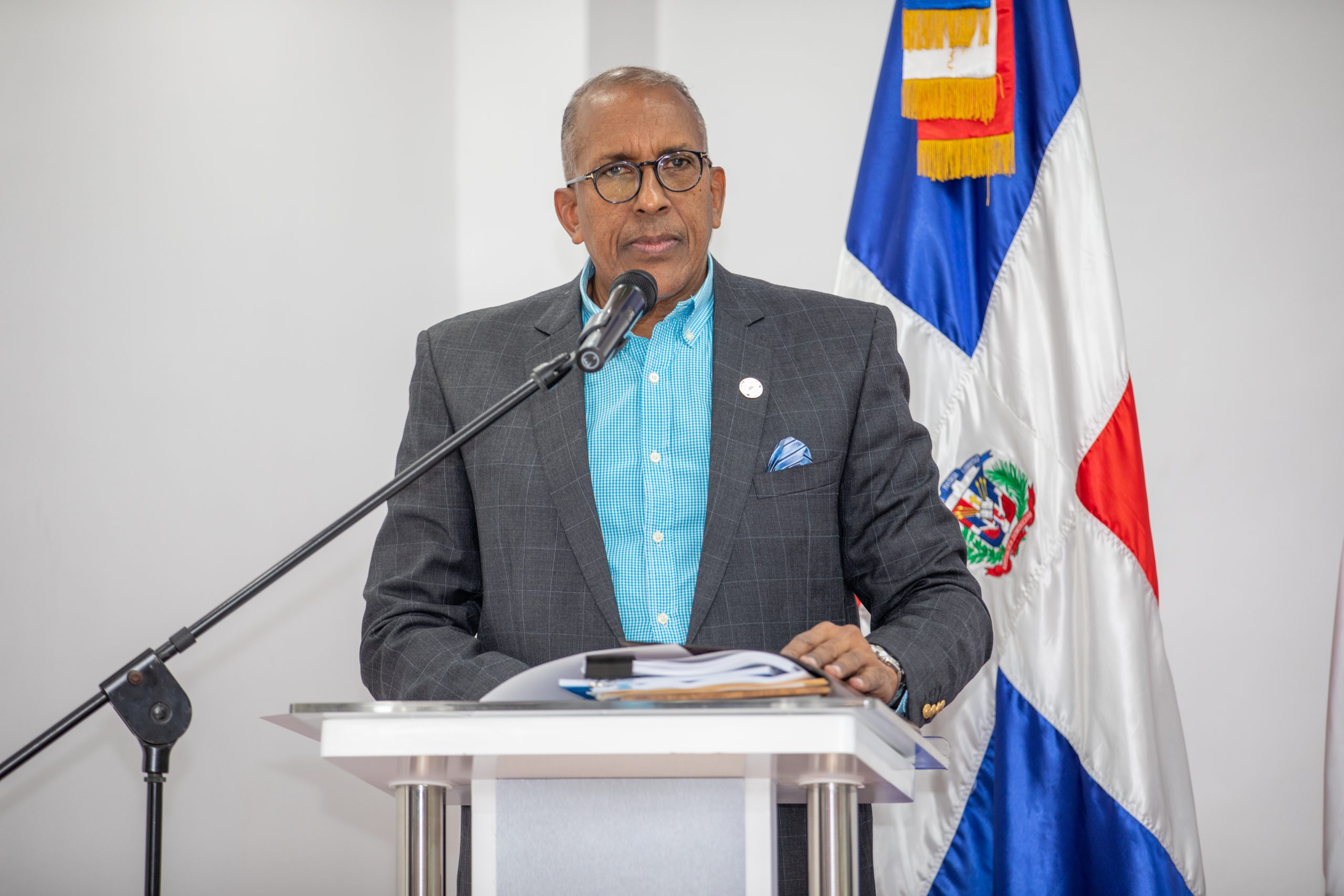 Contralor Félix Santana realiza primera reunión con encargados y supervisores de unidades de auditoría interna.