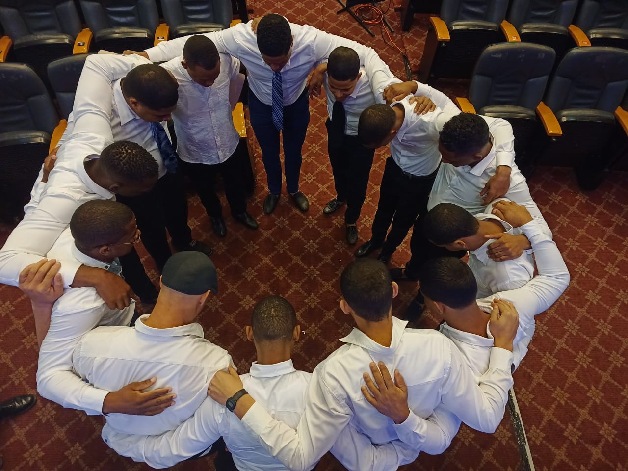 Inician carreras universitarias 13 privados de libertad becados por el Ministerio de la Juventud