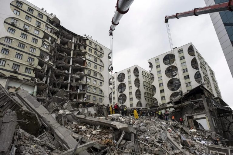 Más de 2.700 muertos en Turquía y Siria por los devastadores terremotos