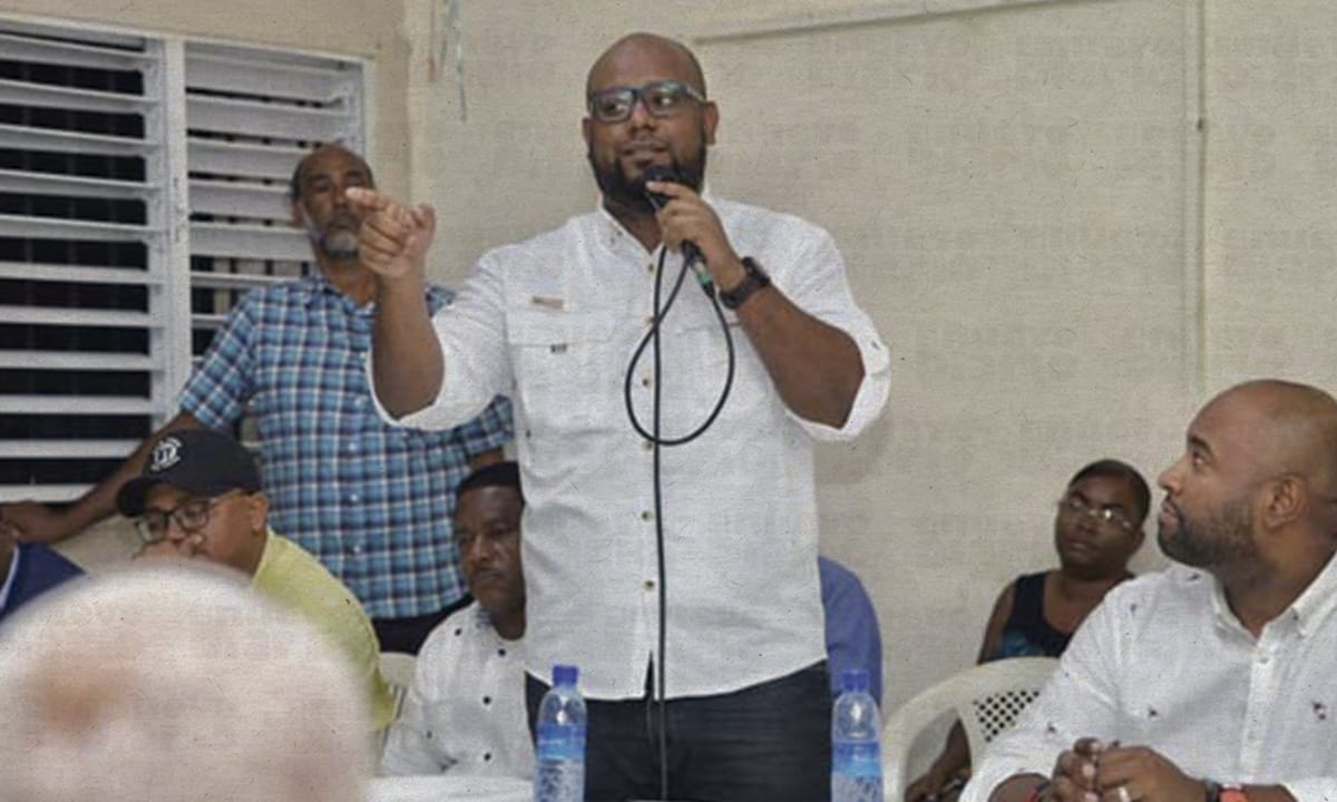 Aspirante a la alcaldía de SDE Anthony Brito reinicia su trabajo político.