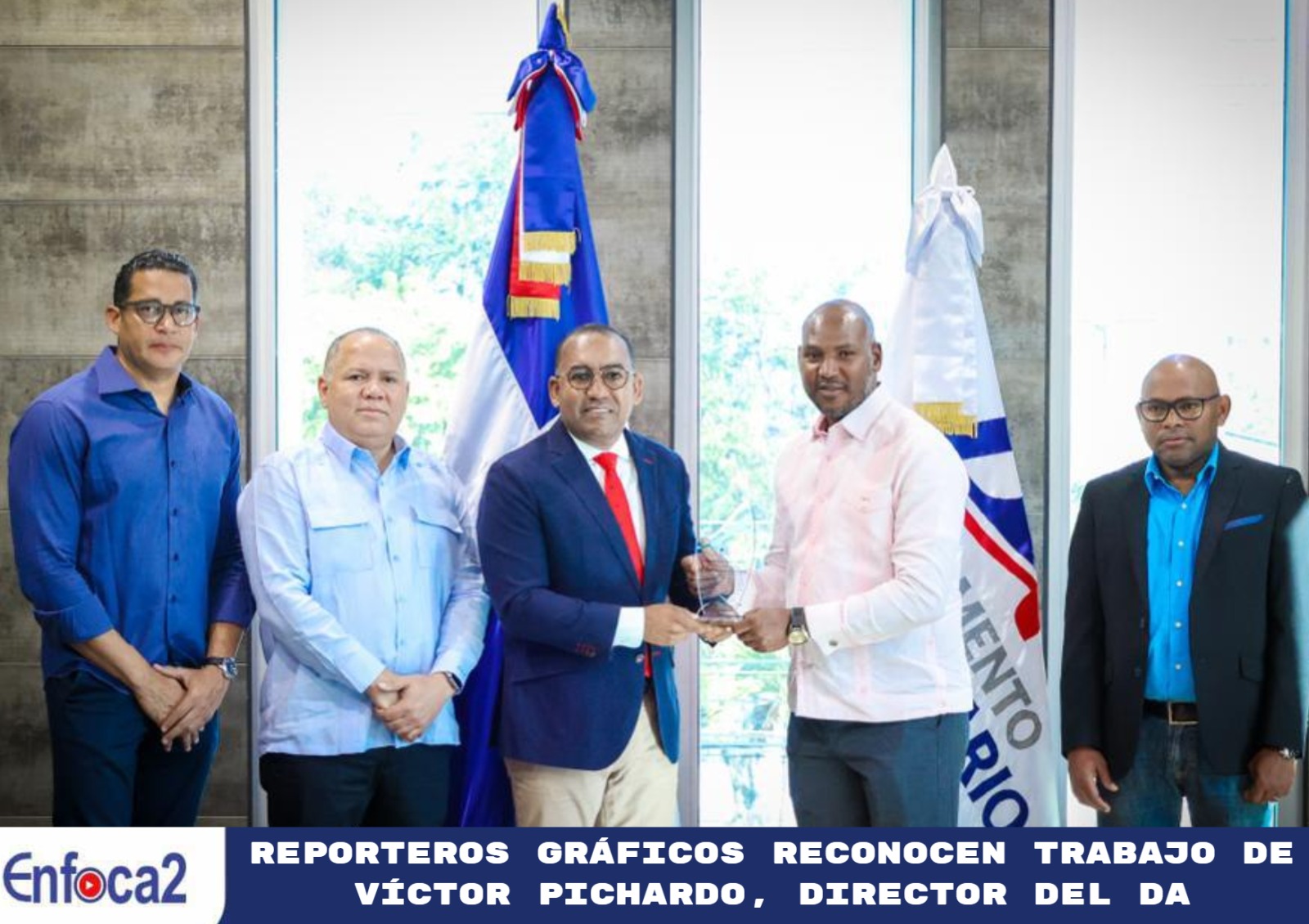 Reporteros gráficos reconocen trabajo de Víctor Pichardo, director del DA