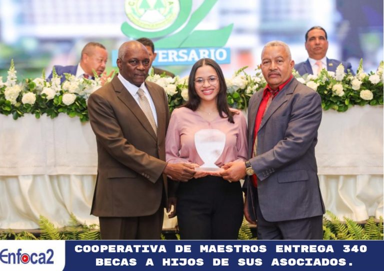 Cooperativa de Maestros entrega 340 becas a hijos de sus asociados.