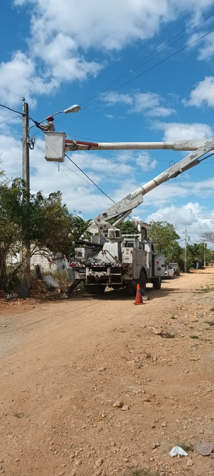 Edeeste rehabilita redes eléctricas en comunidad La Ureña de SDE