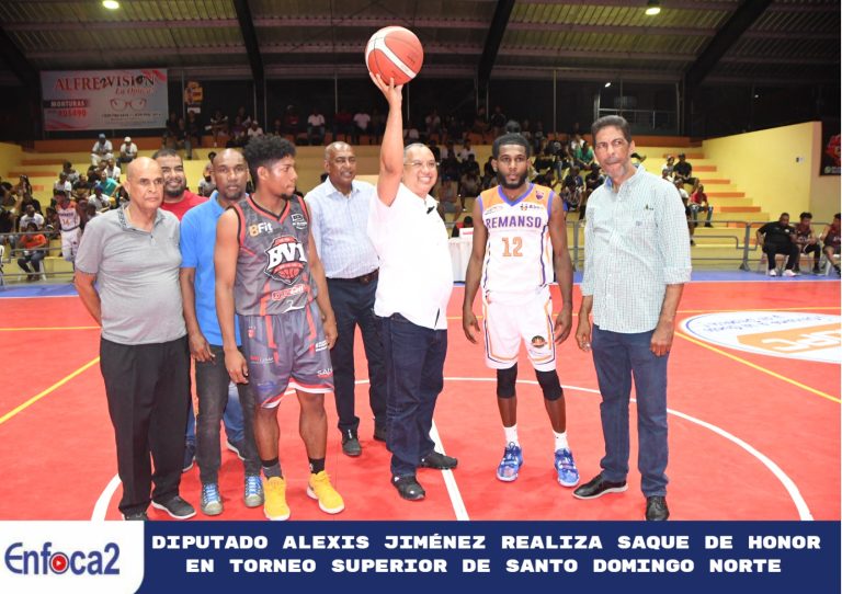 Diputado Alexis Jiménez realiza saque de honor en Torneo Superior de Santo Domingo Norte