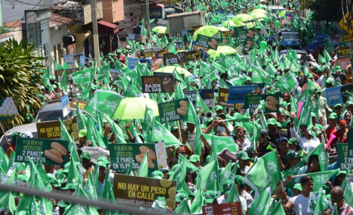Miles de mujeres de la FP marchan en repudio alto costo de la vida y la inseguridad