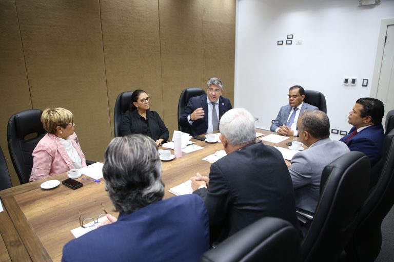 Diputados y Consultor Senior de la Embajada de EE.UU socializan proyecto de ley para la administración de bienes incautados