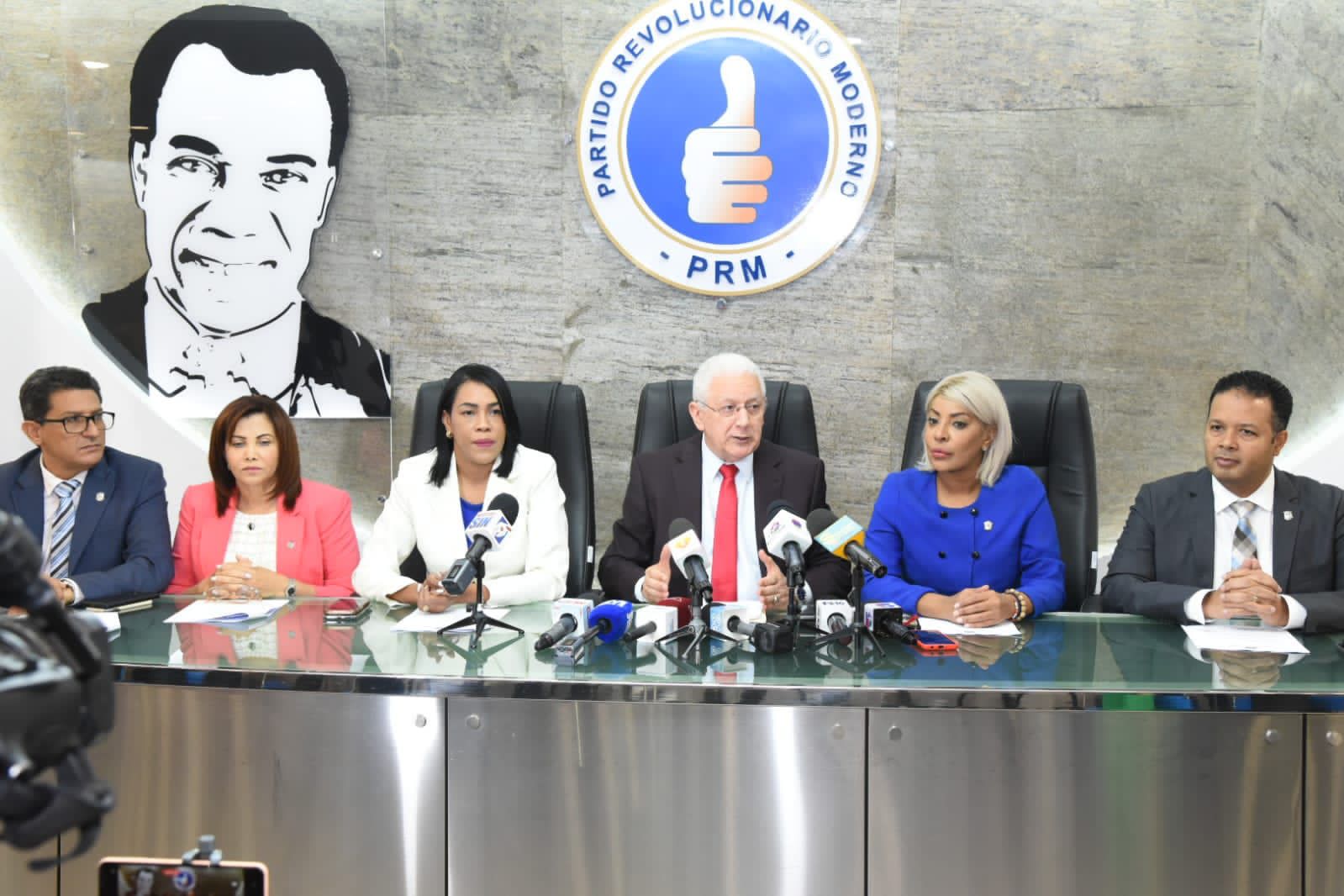 Diputado propone la creación del Ministerio del Dominicano en el Exterior.