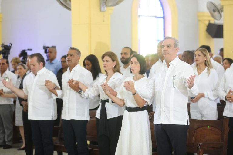 Presidente Abinader participa de eucaristía en memoria fallecidos por explosión en San Cristóbal