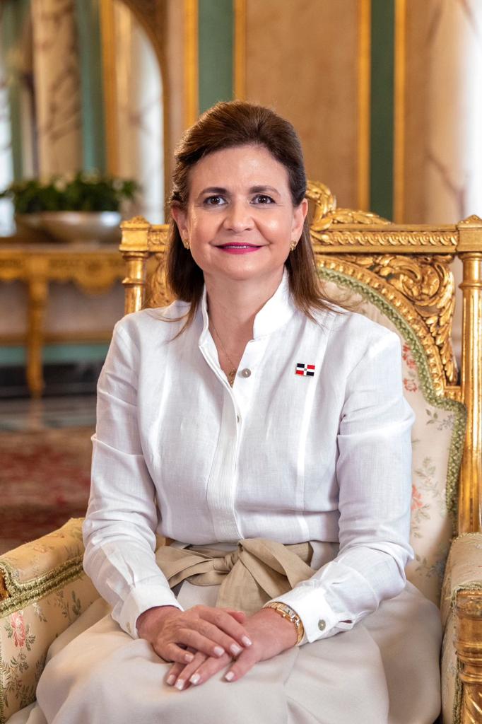 Helicóptero en que se desplazaba la vicepresidenta aterriza por precaución