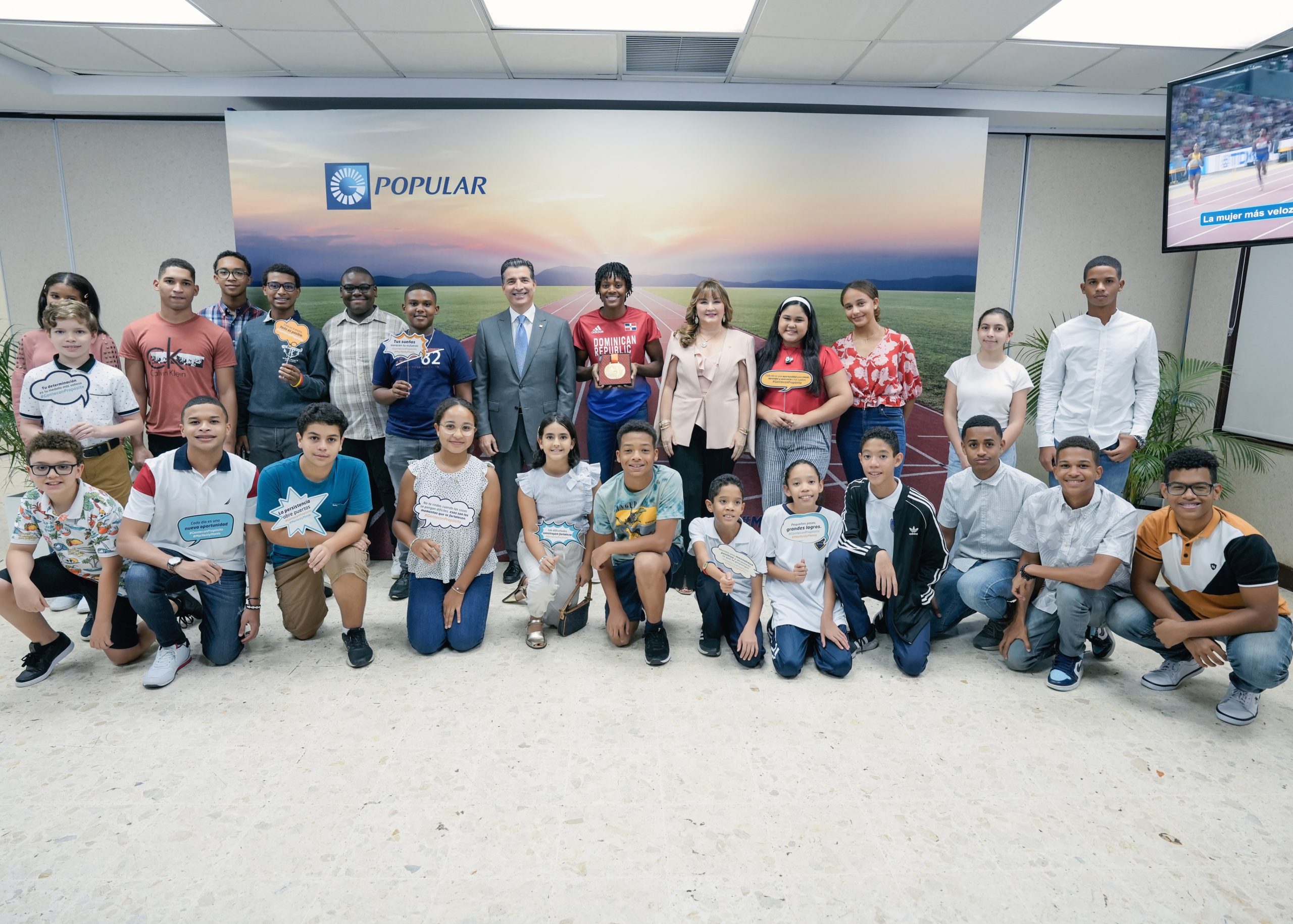 Marileidy Paulino comparte e inspira a colaboradores del Popular y sus hijos 