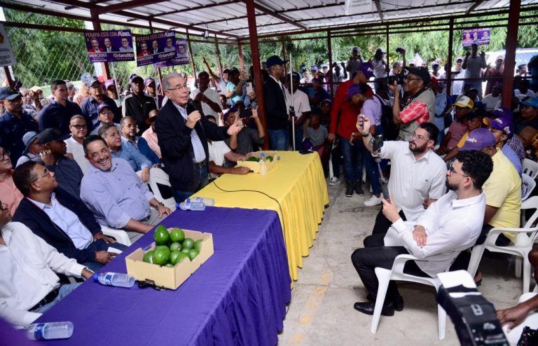 Danilo Medina critica la situación angustiante que se vive con el retorno de los apagones. Dice que al salir del Gobierno dejó el país iluminado.  
