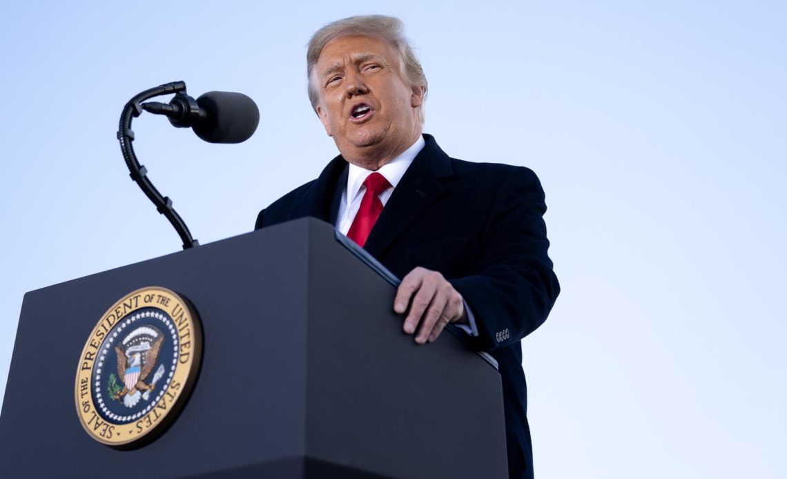 Un juez de Georgia determina que el juicio contra Trump no empezará en octubre