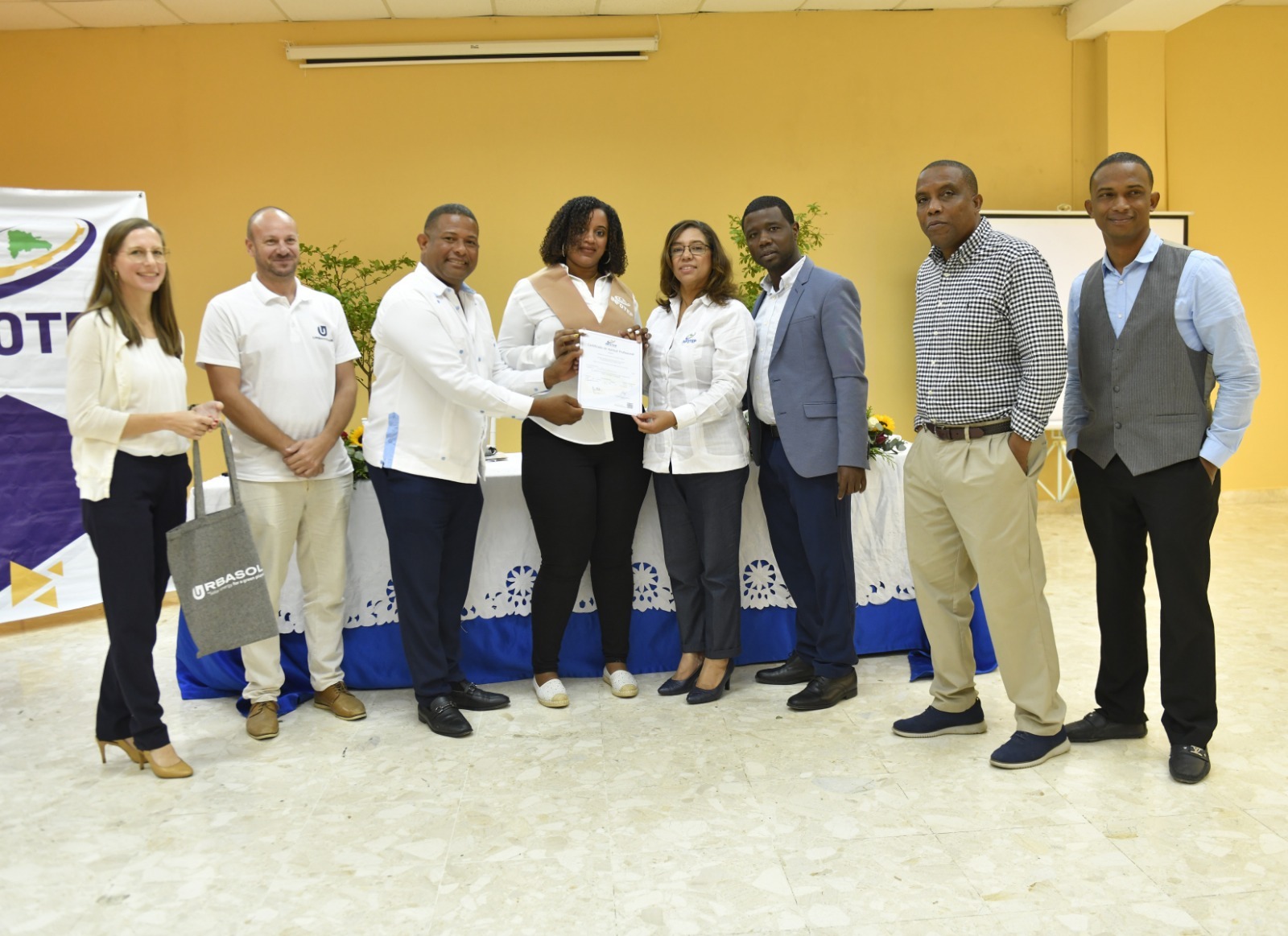 INFOTEP certifica 50 participantes como instaladores de paneles fotovoltaicos.