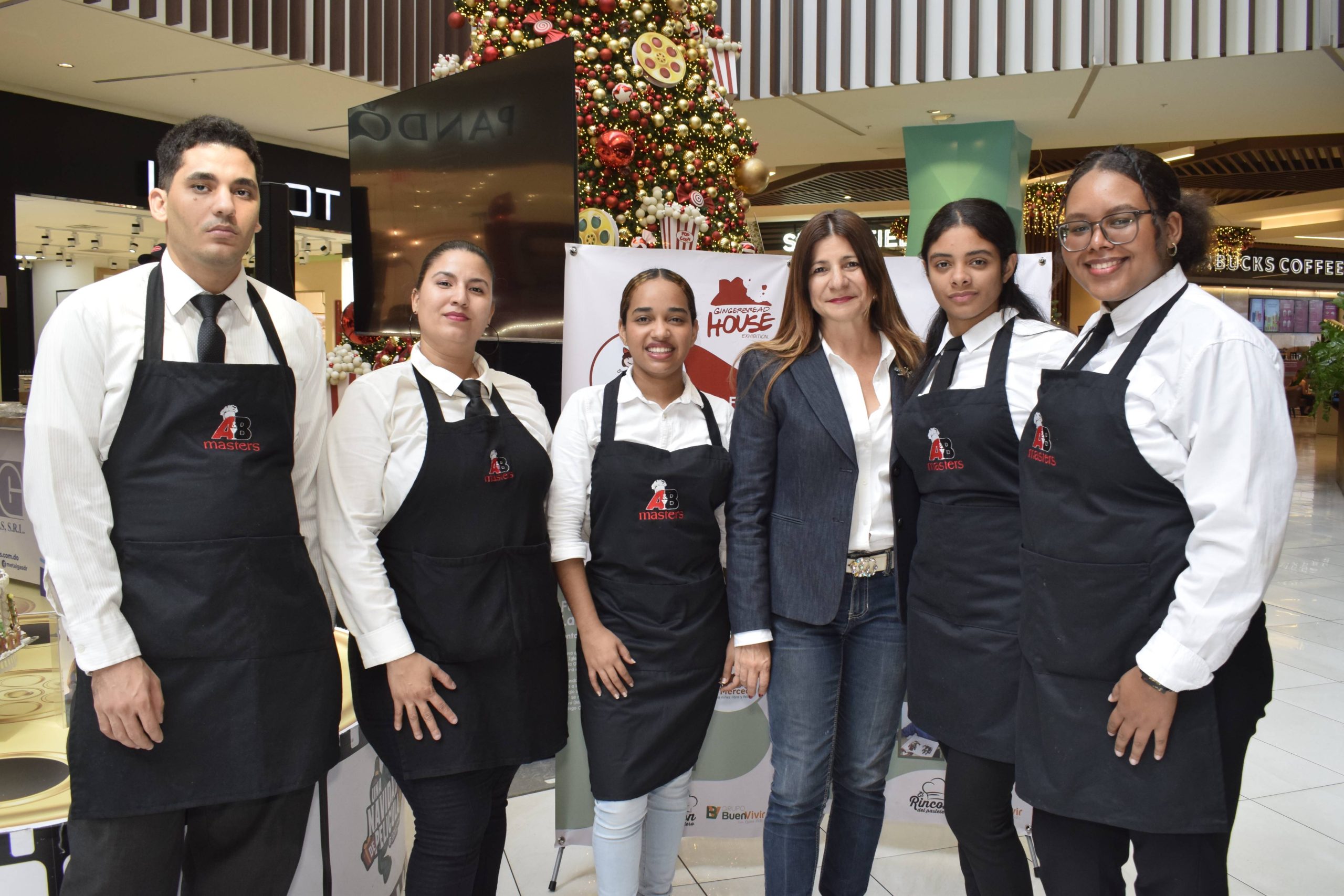 Exposición de Casitas de Jengibre reúne a más de diez pasteleros de la pastelería nacional