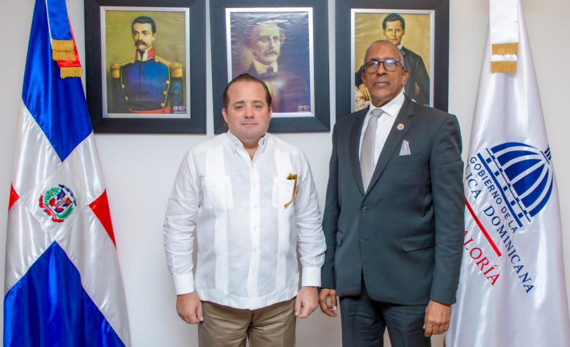 Paliza visita Contraloría para finalizar procesos de auditorias del MAPRE