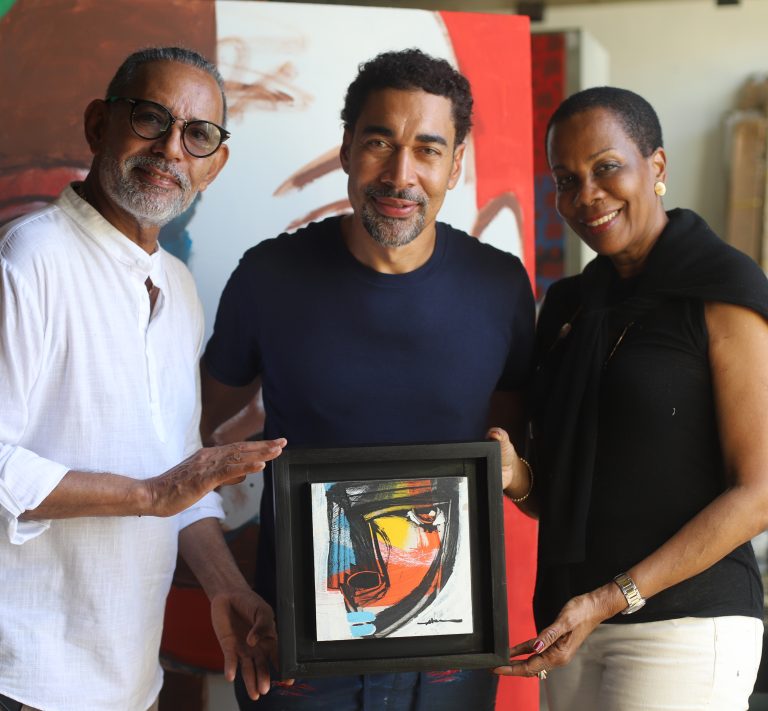 El pintor Oscar Abreu inmortaliza a Magalie Adolphe Racine en una obra de arte