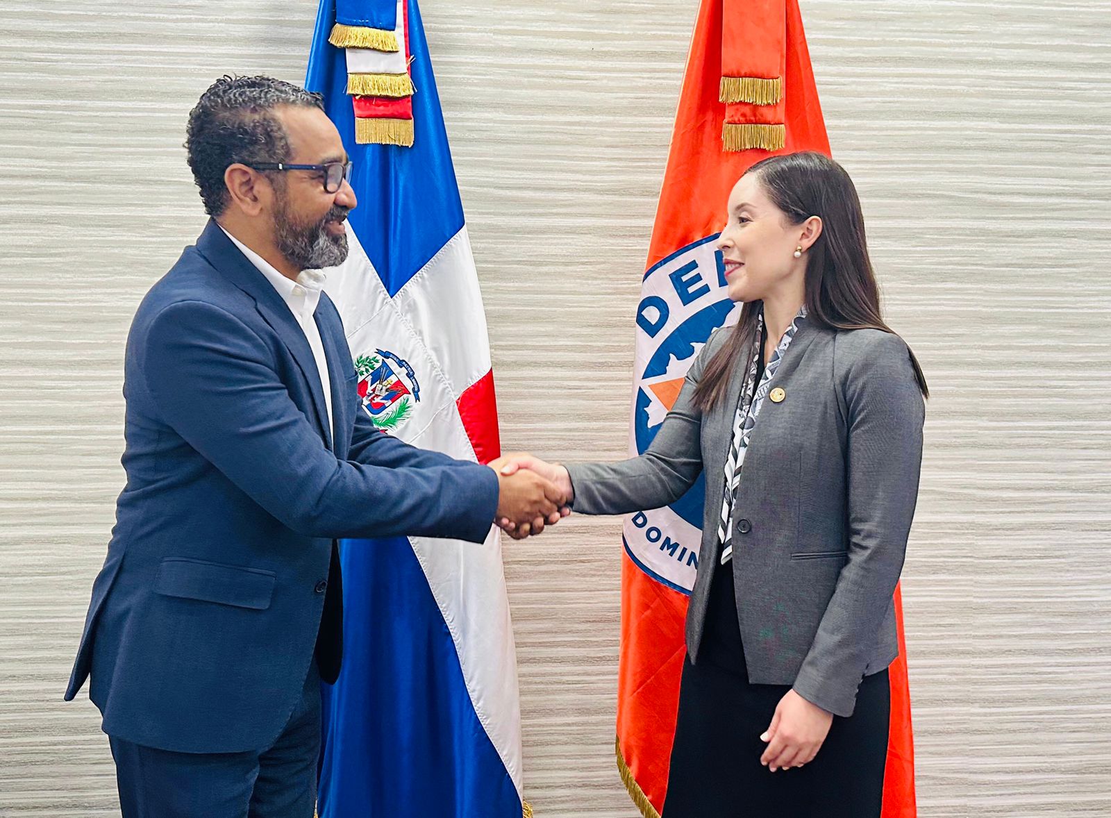 Oficial de la Embajada de EE.UU. en RD felicita el trabajo y compromiso de la Defensa Civil